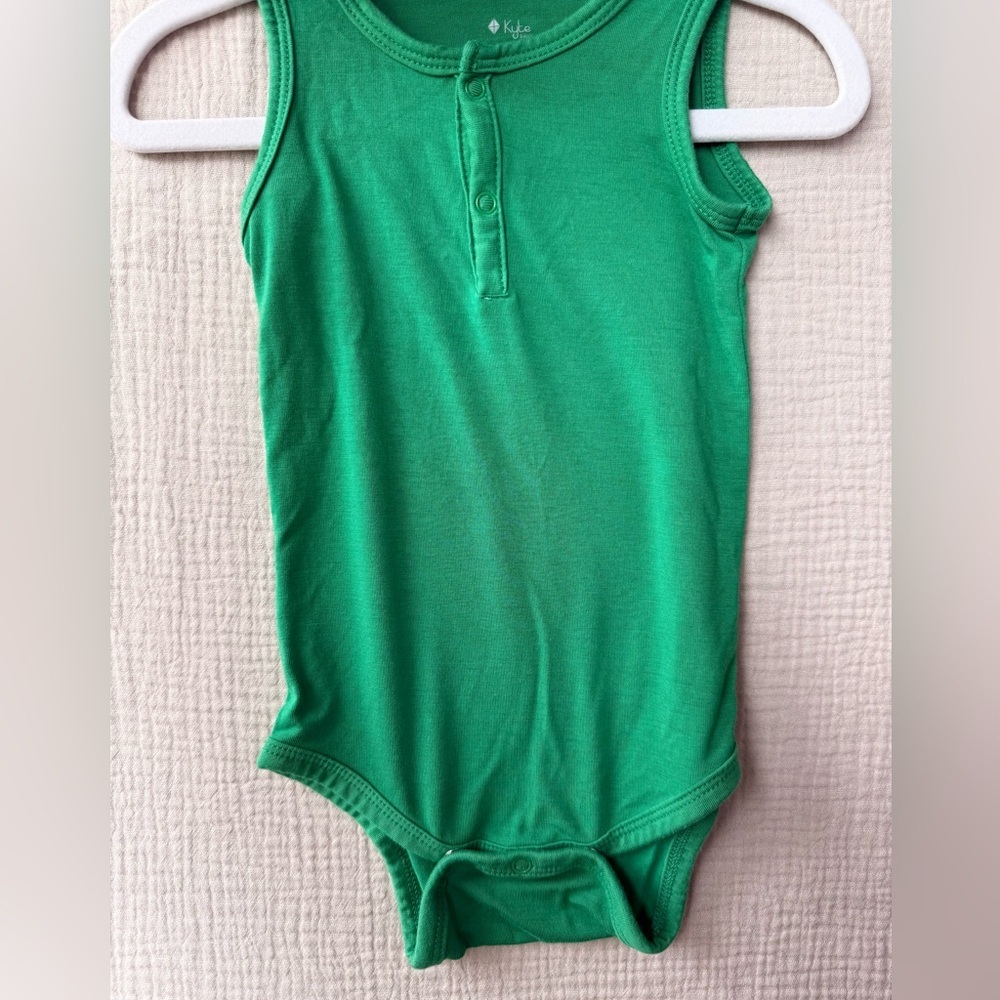 Kyte Baby Sleeveless Bodysuit in Fern 6-12m - Picture 4 of 5